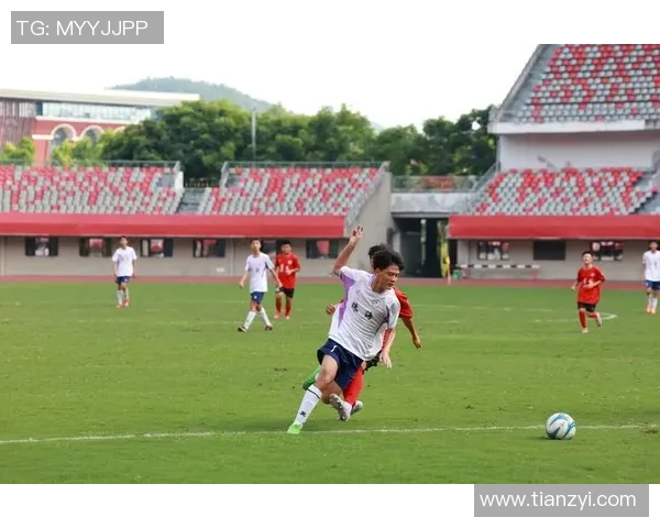 足球筹款活动助力青少年发展共筑梦想未来的希望之路